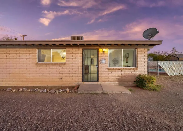 Cozy, 2 Bedroom 1 Ba, Remodeled, Central, Spotless Apartment *