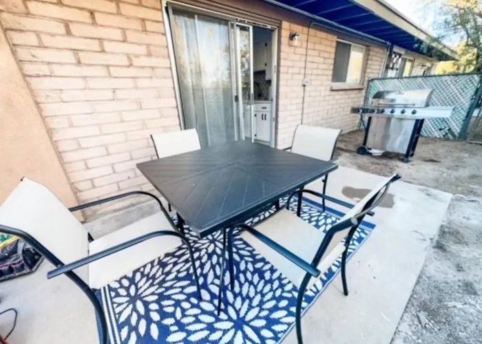 Apartment Cozy, 2 Bedroom 1 Ba, Remodeled, Central, Spotless