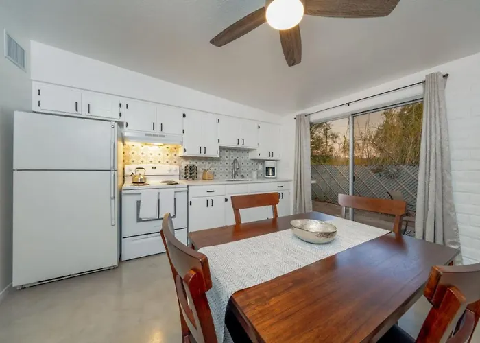 Apartment Cozy, 2 Bedroom 1 Ba, Remodeled, Central, Spotless Tucson