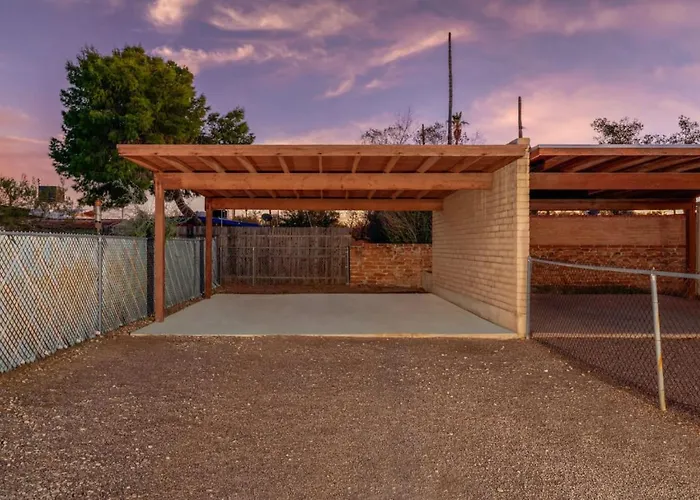 Cozy, 2 Bedroom 1 Ba, Remodeled, Central, Spotless Apartment