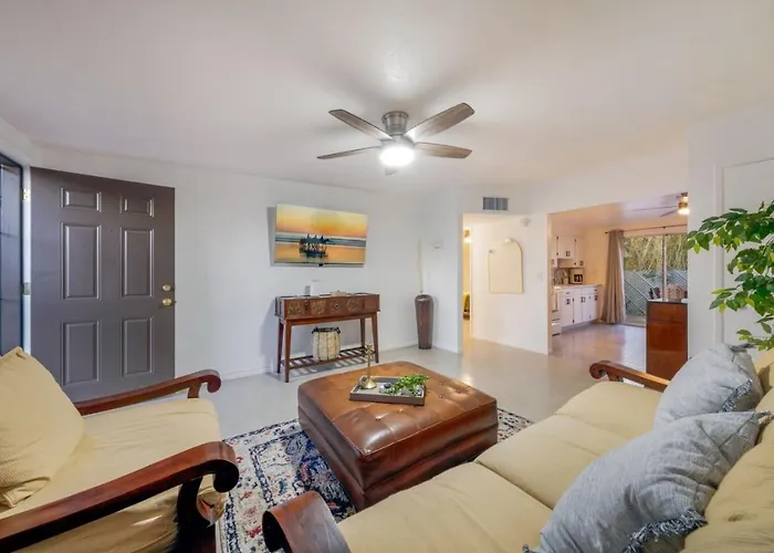 Apartment Cozy, 2 Bedroom 1 Ba, Remodeled, Central, Spotless *