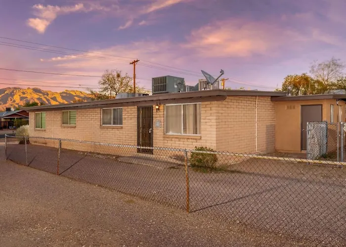 Cozy, 2 Bedroom 1 Ba, Remodeled, Central, Spotless Apartment