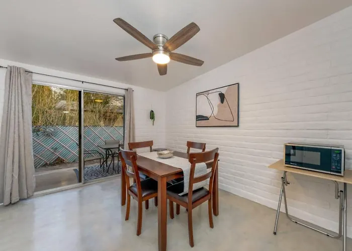 Apartment Cozy, 2 Bedroom 1 Ba, Remodeled, Central, Spotless